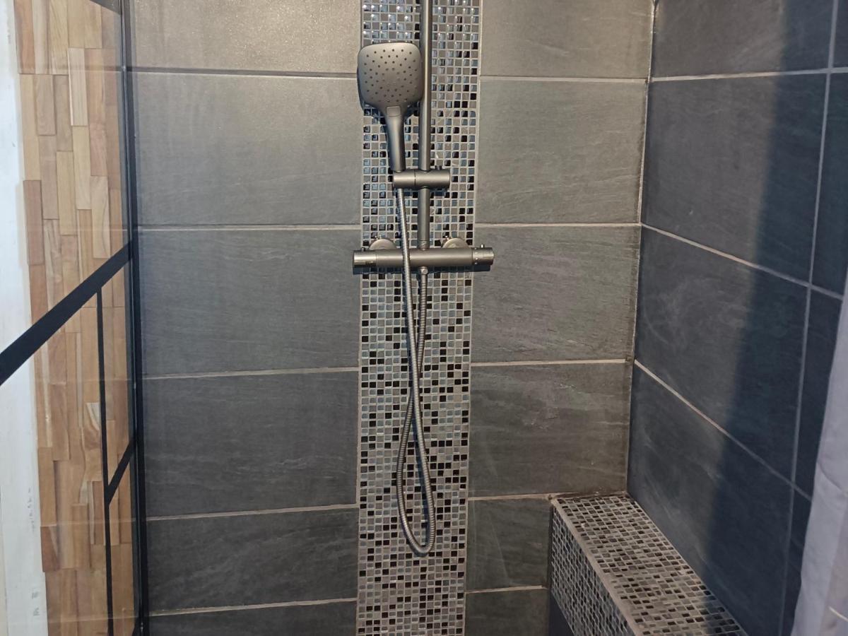 Gite Redrooster Home - 160M2, 4 Ch, 2 Sdb, Fibre, Parking, Sauna, Bain A Remous Theys المظهر الخارجي الصورة