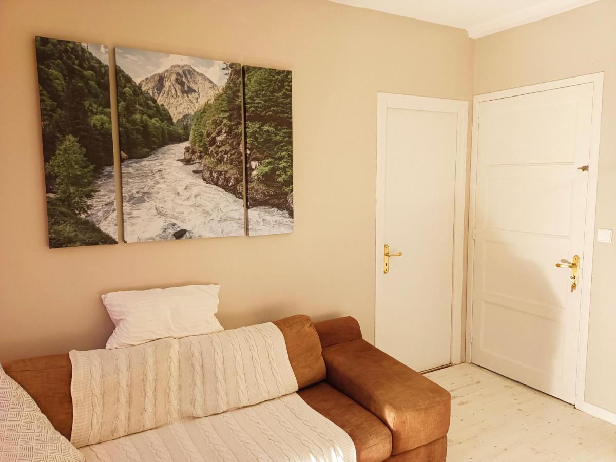 Gite Redrooster Home - 160M2, 4 Ch, 2 Sdb, Fibre, Parking, Sauna, Bain A Remous Theys المظهر الخارجي الصورة